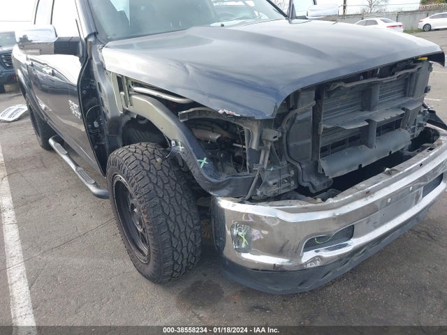 2018 RAM 1500 LARAMIE 4X4 5'7 BOX VIN: 1C6RR7NT9JS162408