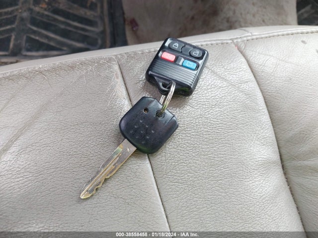 2008 MERCURY GRAND MARQUIS LS VIN: 2MEHM75V28X660301