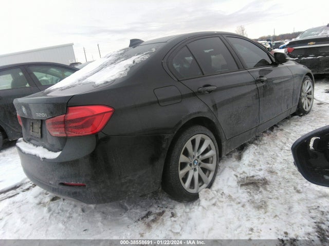 WBA8A3C53JA499717 BMW 320i Xdrive
