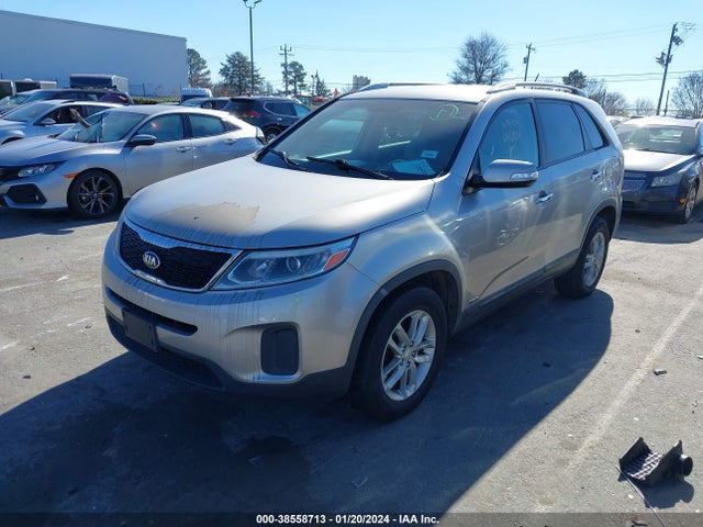 KIA Sorento Lx V6 2015 5XYKTDA77FG646836 Image 2