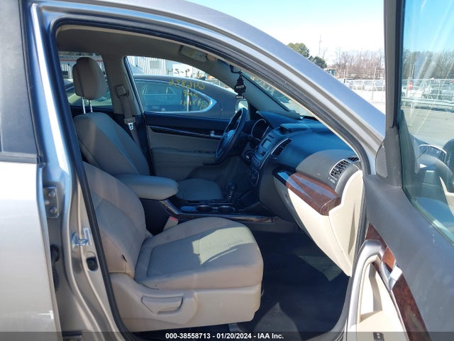 KIA Sorento Lx V6 2015 5XYKTDA77FG646836 Image 5