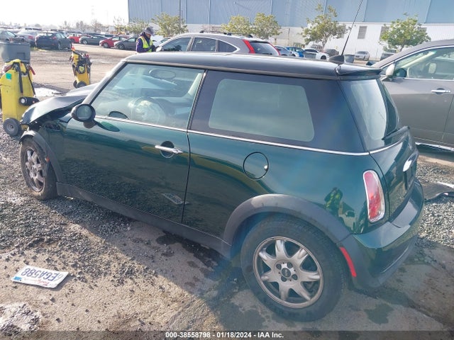 2006 MINI COOPER WMWRC33526TK72111 Photo 2