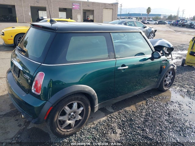 2006 MINI COOPER WMWRC33526TK72111 Photo 3