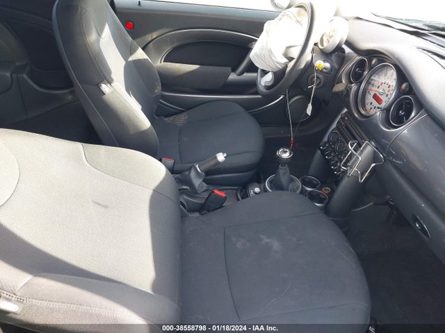 2006 MINI COOPER WMWRC33526TK72111 Photo 4