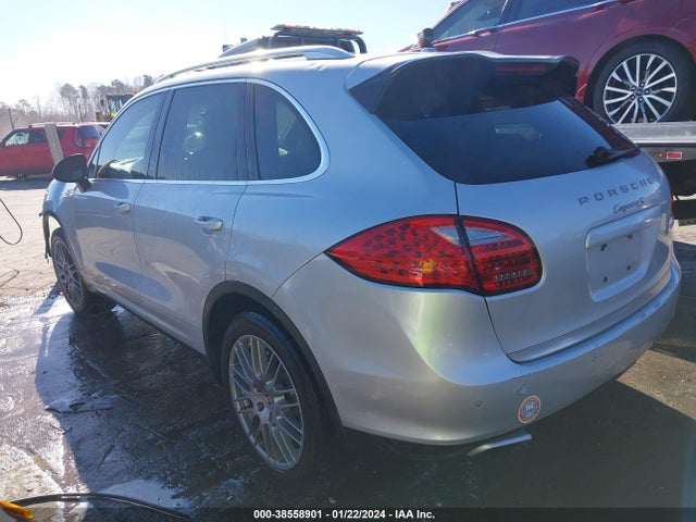 2011 PORSCHE CAYENNE WP1AB2A25BLA54243 Photo 2