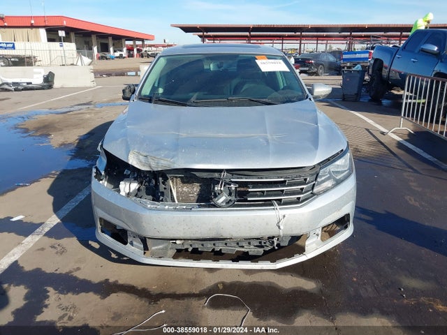 1VWBT7A39HC036651 Volkswagen Passat 1.8t Se