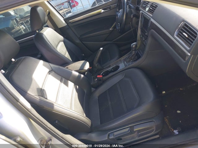 1VWBT7A39HC036651 Volkswagen Passat 1.8t Se