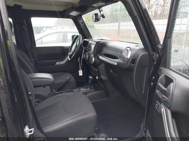 1C4BJWEG6HL721352 Jeep Wrangler Unlimited Sahara 4x4