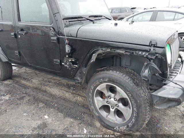 1C4BJWEG6HL721352 Jeep Wrangler Unlimited Sahara 4x4