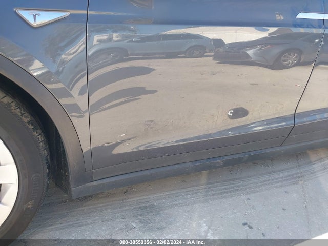 Tesla Model X 60d/p100d/p90d 2016 5YJXCAE45GFS00861 Image 6