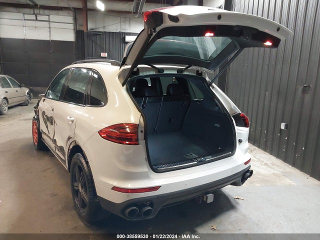 2016 PORSCHE CAYENNE WP1AB2A20GLA93863 Photo 2