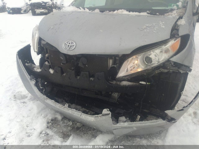 2012 TOYOTA SIENNA XLE V6 8 PASSENGER VIN: 5TDYK3DC7CS193090