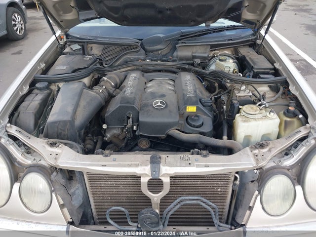 38559918 :رقم المزاد ، WDBJH82F8XX026830 vin ، 1999 Mercedes-benz E 320 Awd مزاد بيع