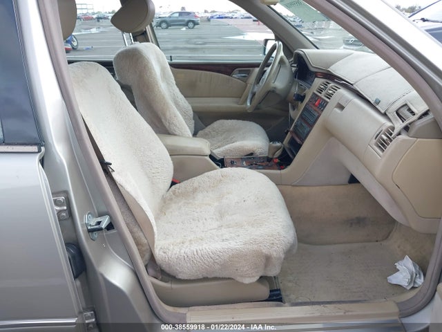 38559918 :رقم المزاد ، WDBJH82F8XX026830 vin ، 1999 Mercedes-benz E 320 Awd مزاد بيع