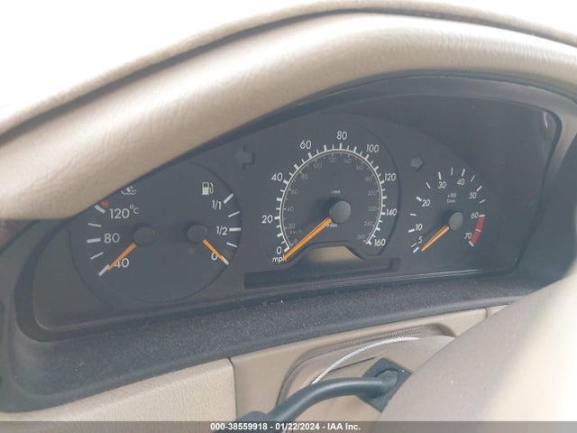 38559918 :رقم المزاد ، WDBJH82F8XX026830 vin ، 1999 Mercedes-benz E 320 Awd مزاد بيع