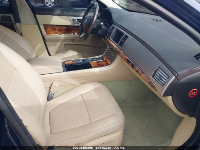 2011 JAGUAR XF SAJWA0GB6BLR95241 Photo 4