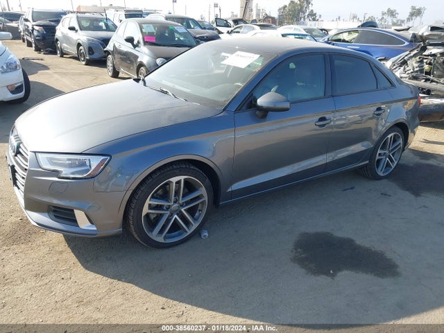 Audi A3 2.0t Premium/2.0t Tech Premium 2018 WAUAUGFF9J1049722 Image 2