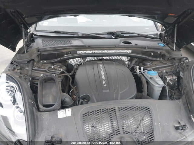 2018 PORSCHE MACAN WP1AA2A50JLB13937 Photo 9