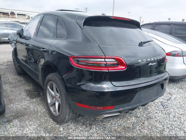 2018 PORSCHE MACAN WP1AA2A50JLB13937 Photo 2