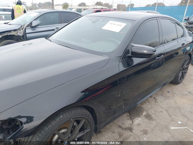 BMW 540I 2019 WBAJE5C57KWW04619 Image 2