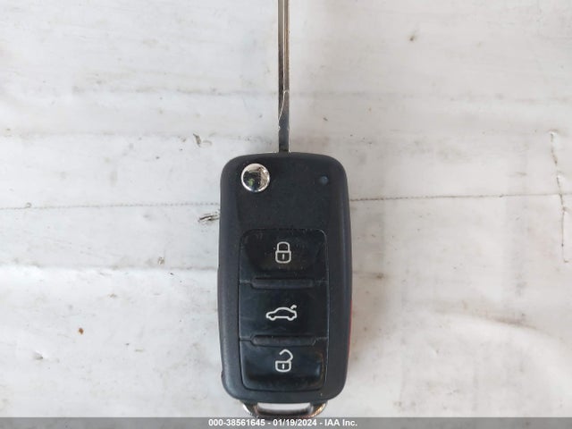 2012 VOLKSWAGEN BEETLE 2.5L VIN: 3VWJP7AT3CM606733