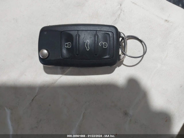 3VWDB7AJ2JM263145 Volkswagen Jetta 1.4t Se/1.4t Wolfsburg Edition