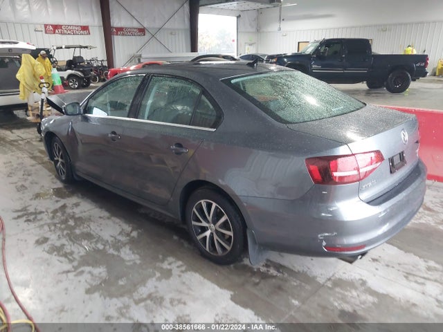 3VWDB7AJ2JM263145 Volkswagen Jetta 1.4t Se/1.4t Wolfsburg Edition