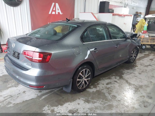 3VWDB7AJ2JM263145 Volkswagen Jetta 1.4t Se/1.4t Wolfsburg Edition