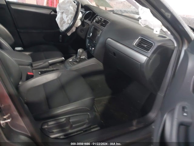 3VWDB7AJ2JM263145 Volkswagen Jetta 1.4t Se/1.4t Wolfsburg Edition