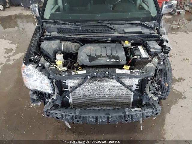 2C4RC1GG4FR610103 Chrysler Town & Country Limited Platinum