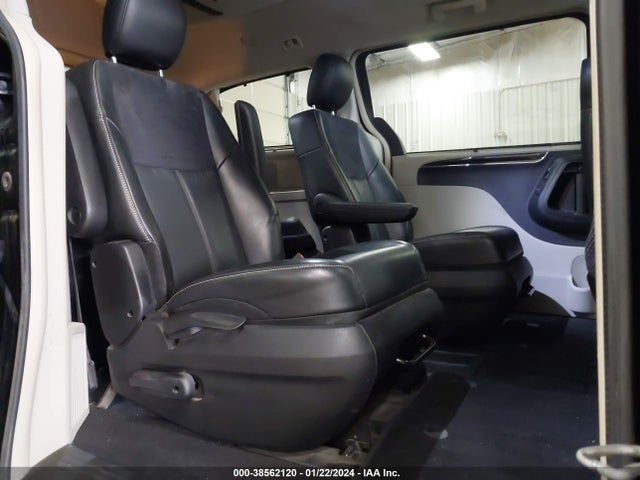 2C4RC1GG4FR610103 Chrysler Town & Country Limited Platinum