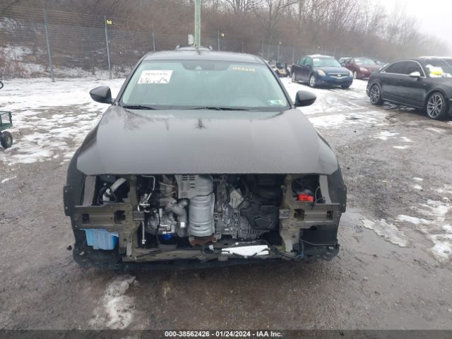 1HGCV2F92JA052629 Honda Accord Touring 2.0t
