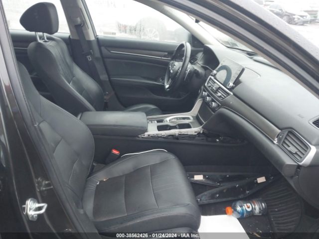 1HGCV2F92JA052629 Honda Accord Touring 2.0t