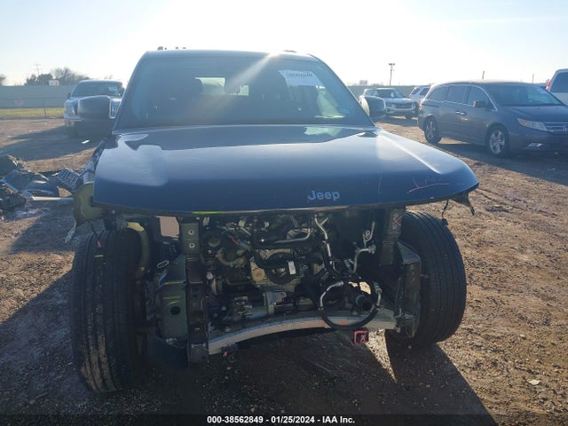 1C4RJJAG9P8814133 Jeep Grand Cherokee L Laredo