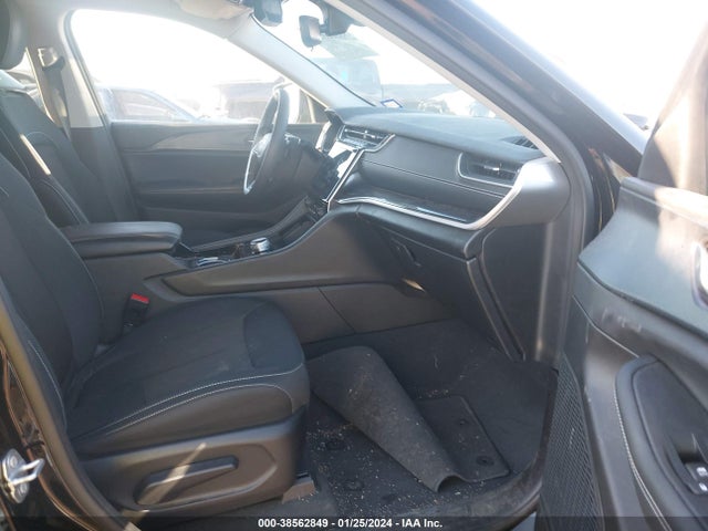 1C4RJJAG9P8814133 Jeep Grand Cherokee L Laredo