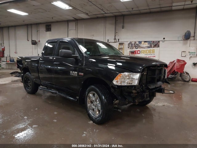 RAM 1500 Express Quad Cab 4x4 6'4 Box 2018 1C6RR7FTXJS301878 главное изображение