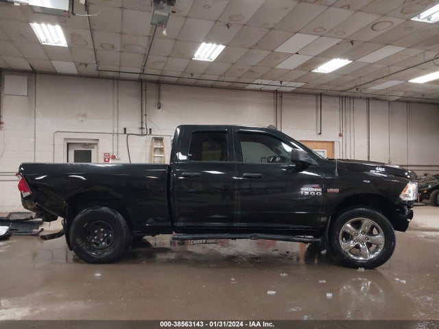 RAM 1500 Express Quad Cab 4x4 6'4 Box 2018 1C6RR7FTXJS301878 Image 14