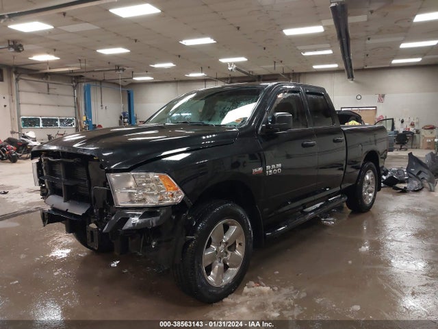 RAM 1500 Express Quad Cab 4x4 6'4 Box 2018 1C6RR7FTXJS301878 Image 2