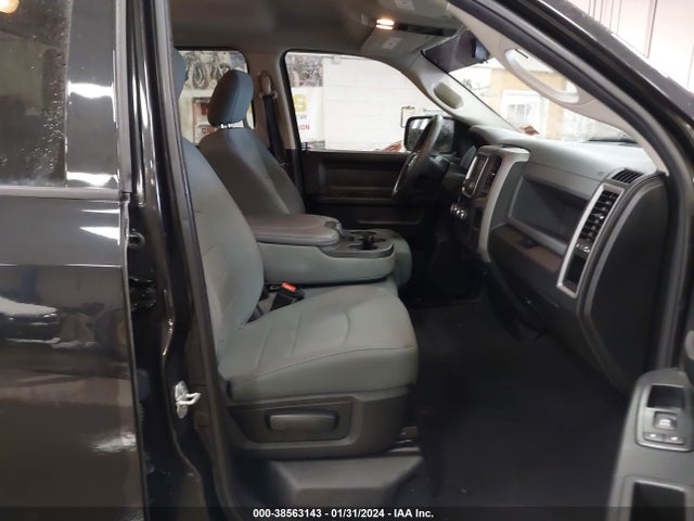 RAM 1500 Express Quad Cab 4x4 6'4 Box 2018 1C6RR7FTXJS301878 Image 5
