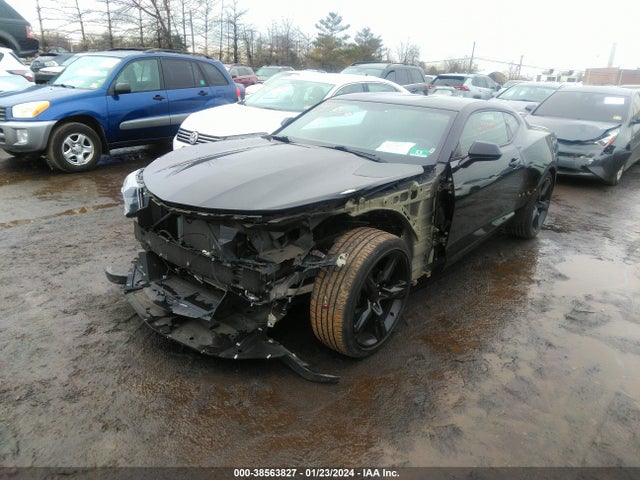 Chevrolet Camaro 2lt 2018 1G1FD1RS7J0183299 Image 2