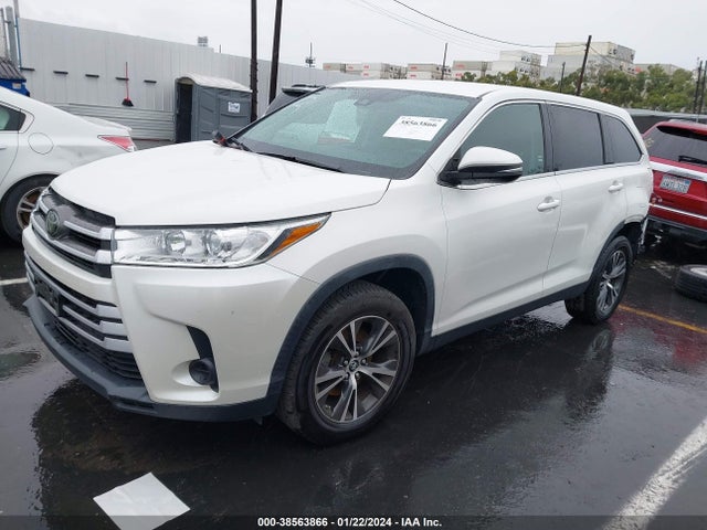 Toyota Highlander Le 2019 5TDZARFH3KS044158 Image 2