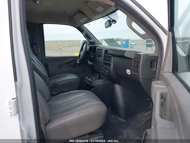 Chevrolet Express 2500 Work Van 2019 1GCWGAFG3K1269641 Image 5
