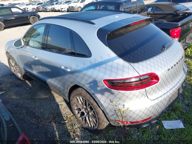 2018 PORSCHE MACAN WP1AB2A54JLB36411 Photo 2