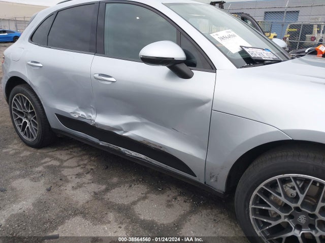 2018 PORSCHE MACAN WP1AB2A54JLB36411 Photo 5