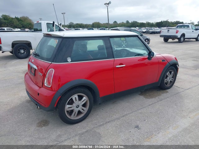 2006 MINI COOPER WMWRC33556TJ75260 Photo 3