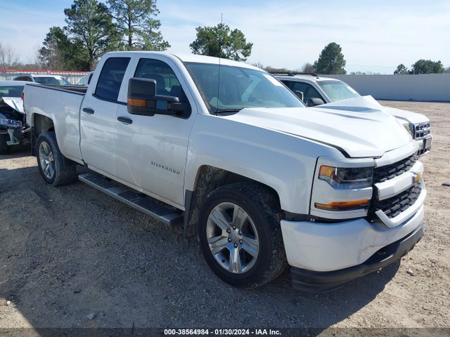 Chevrolet Silverado 1500 Custom 2018 1GCRCPECXJZ127832 Image 1