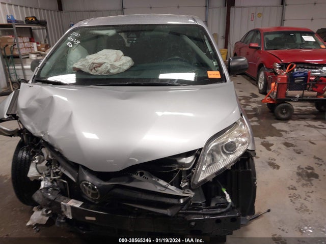 Toyota Sienna L 7 Passenger 2018 5TDZZ3DC8JS953220 Image 12
