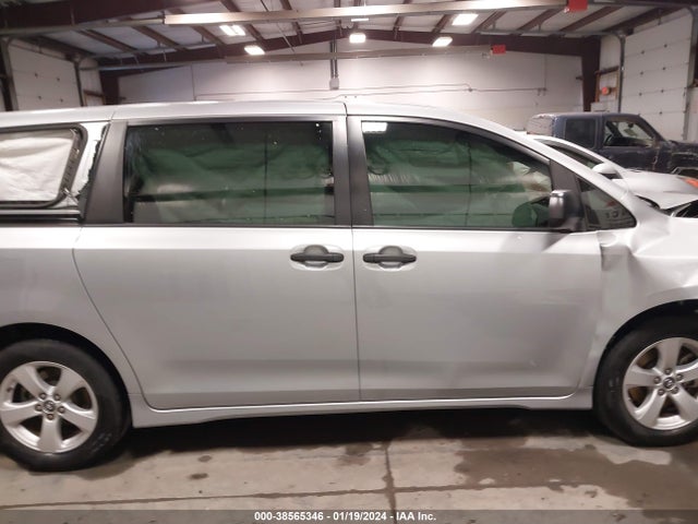 Toyota Sienna L 7 Passenger 2018 5TDZZ3DC8JS953220 Image 13
