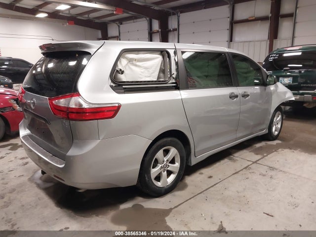 Toyota Sienna L 7 Passenger 2018 5TDZZ3DC8JS953220 Image 4