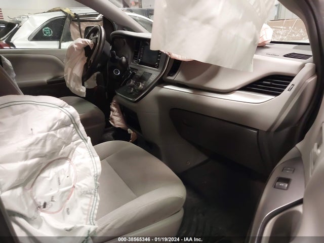 Toyota Sienna L 7 Passenger 2018 5TDZZ3DC8JS953220 Image 5